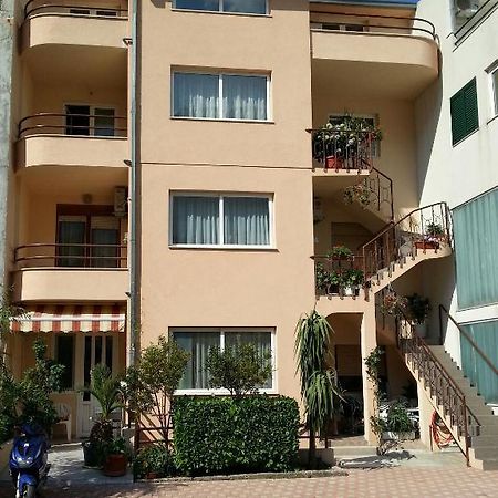 Apartments Deak Макарска Экстерьер фото