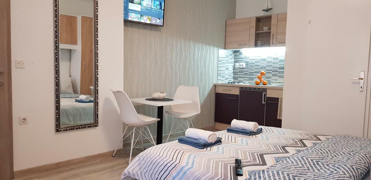 Apartments Deak Макарска Экстерьер фото